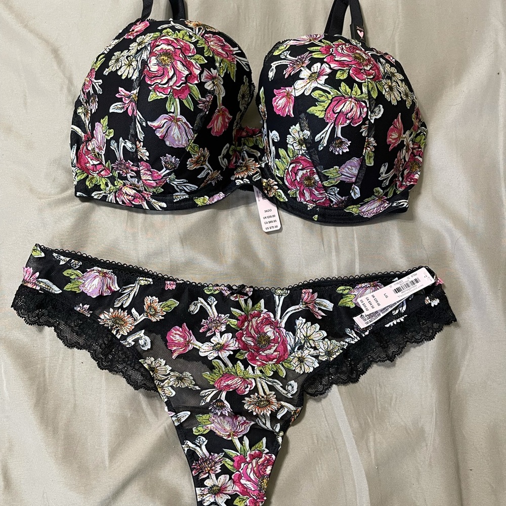 Victoria’s Secret bra/panty set. NWT.